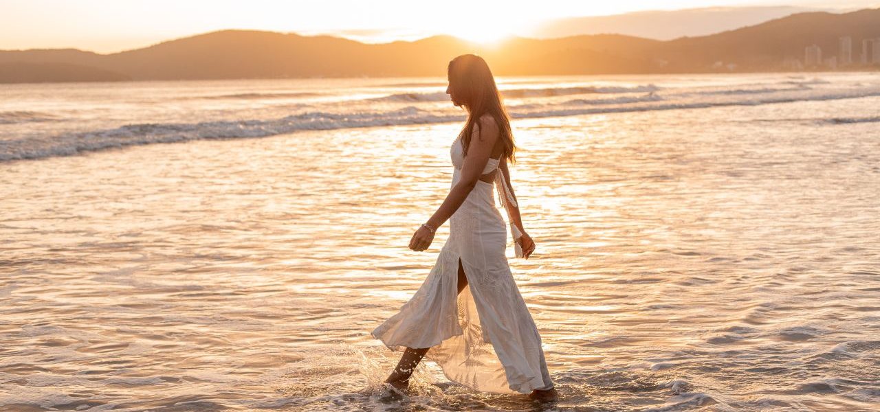 La marche à pied rendrait plus beau, plus fort, plus riche et ramènerait l'être aimé !